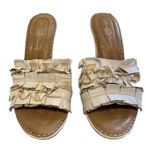 Born Crown Ruffle White Sandals Womens 8 M Heels Slip On Slides W11891